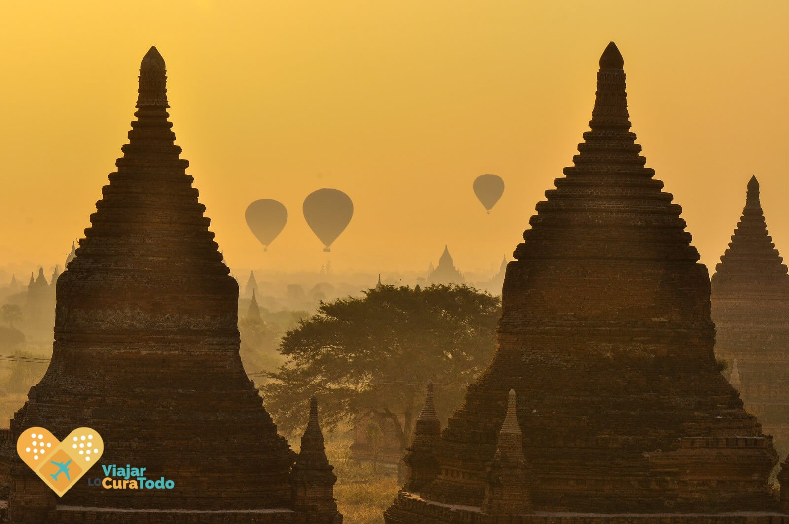 sunrise hot air balloon Bagan