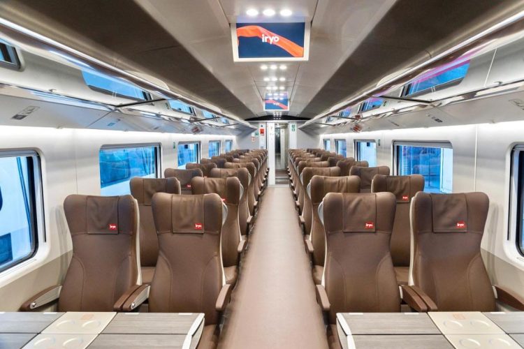 interior de tren iryo