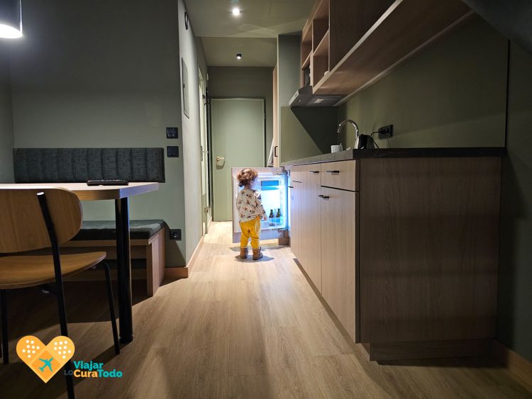 Consejos para ahorrar de viaje sin sacrificar experiencias apartamento con niño