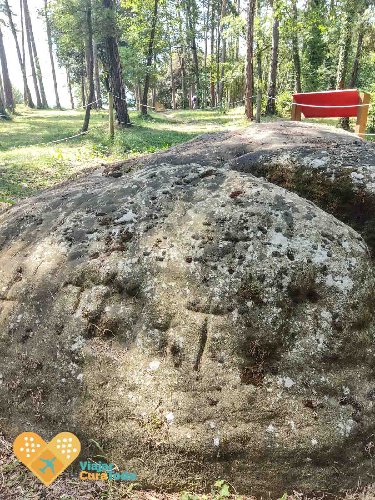 Ruta a Sant Feliuet de Savassona y cascada del Todrall piedra de las brujas Savassona
