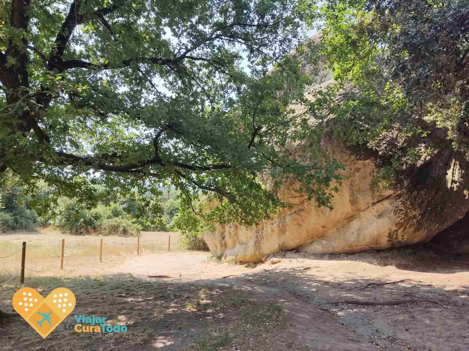 Ruta a Sant Feliuet de Savassona y cascada del Todrall Ruta a Sant Feliuet de Savassona y cascada del Todrall
