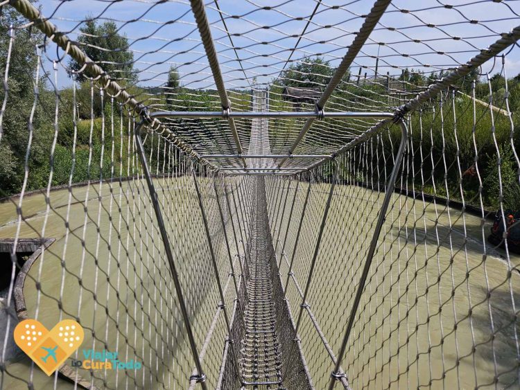 puente sobre los rápidos